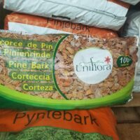 Ecorces de pin Maroc / Paillage Maroc / Paillis Maroc / Pin Maroc / Plantopia Maroc / لحاء الصنوبر طبيعي للنباتات في المغرب